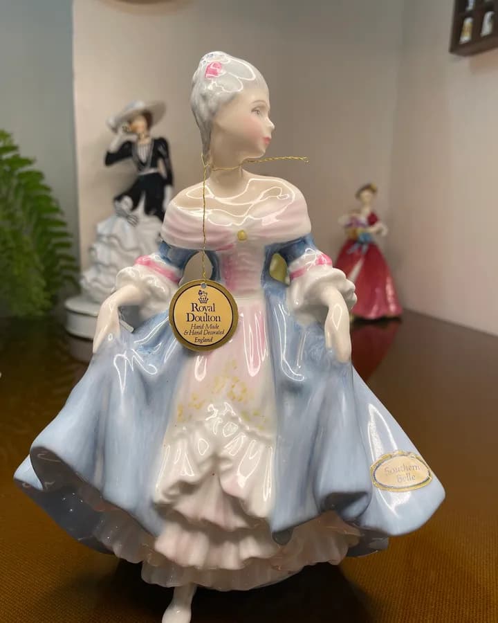 مجسمه رویال دالتون Southern Belle HN2425