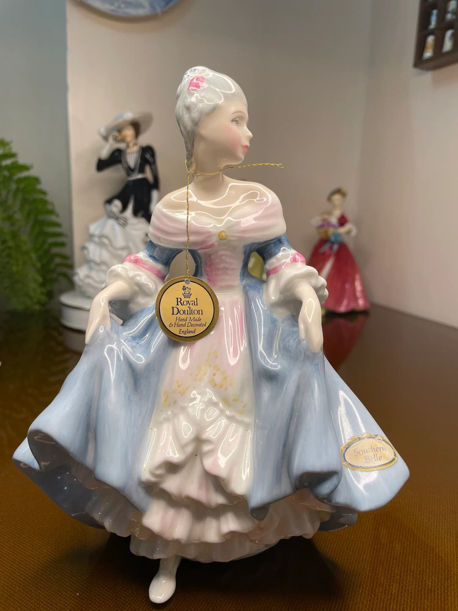 مجسمه رویال دالتون Southern Belle HN2425