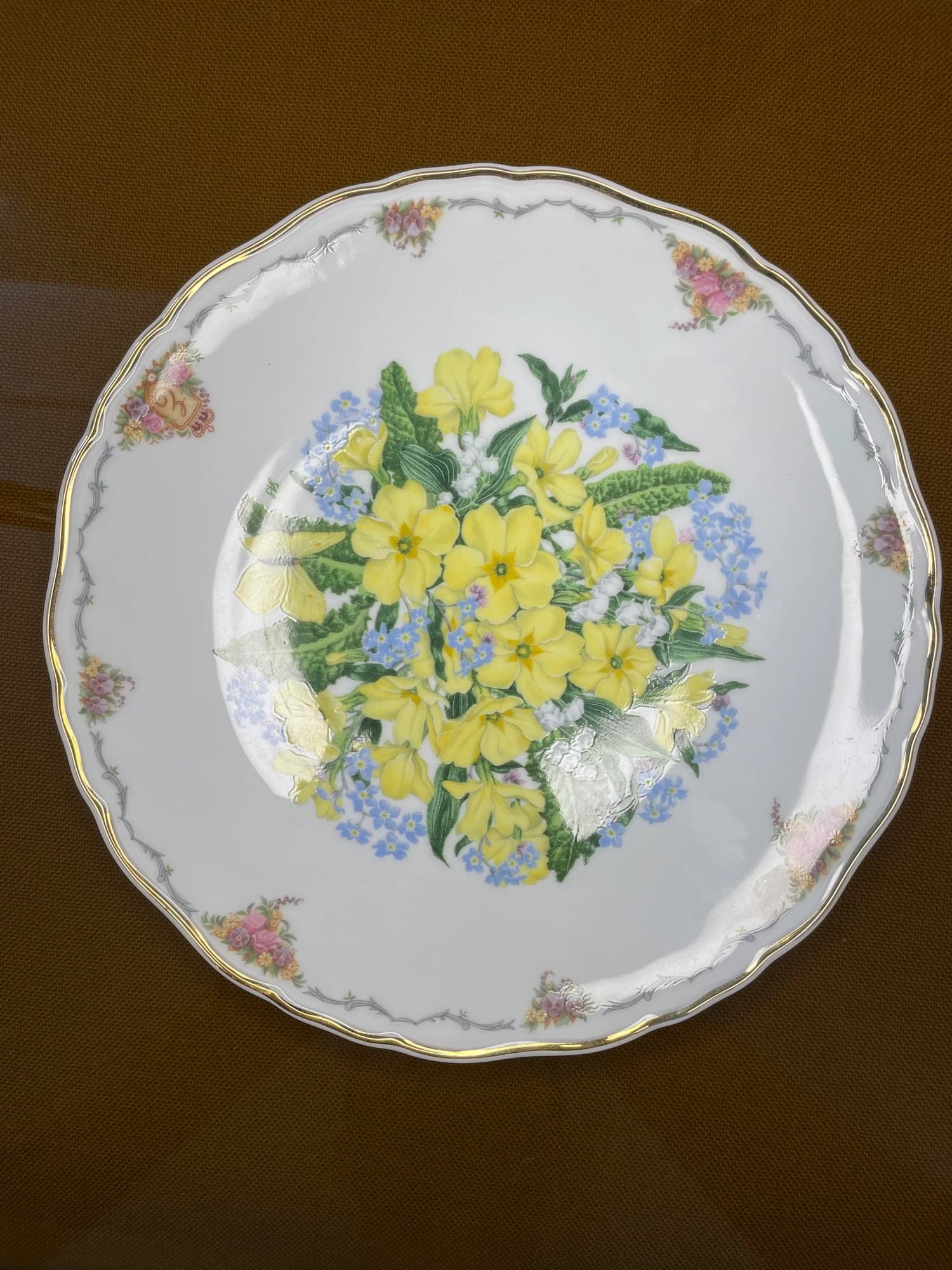 دیوارکوب رویال آلبرت Primroses؛ گل‌های پامچال