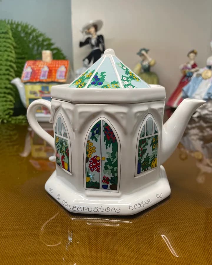 قوری وید Wade طرح گلخانه؛ A Conservatory