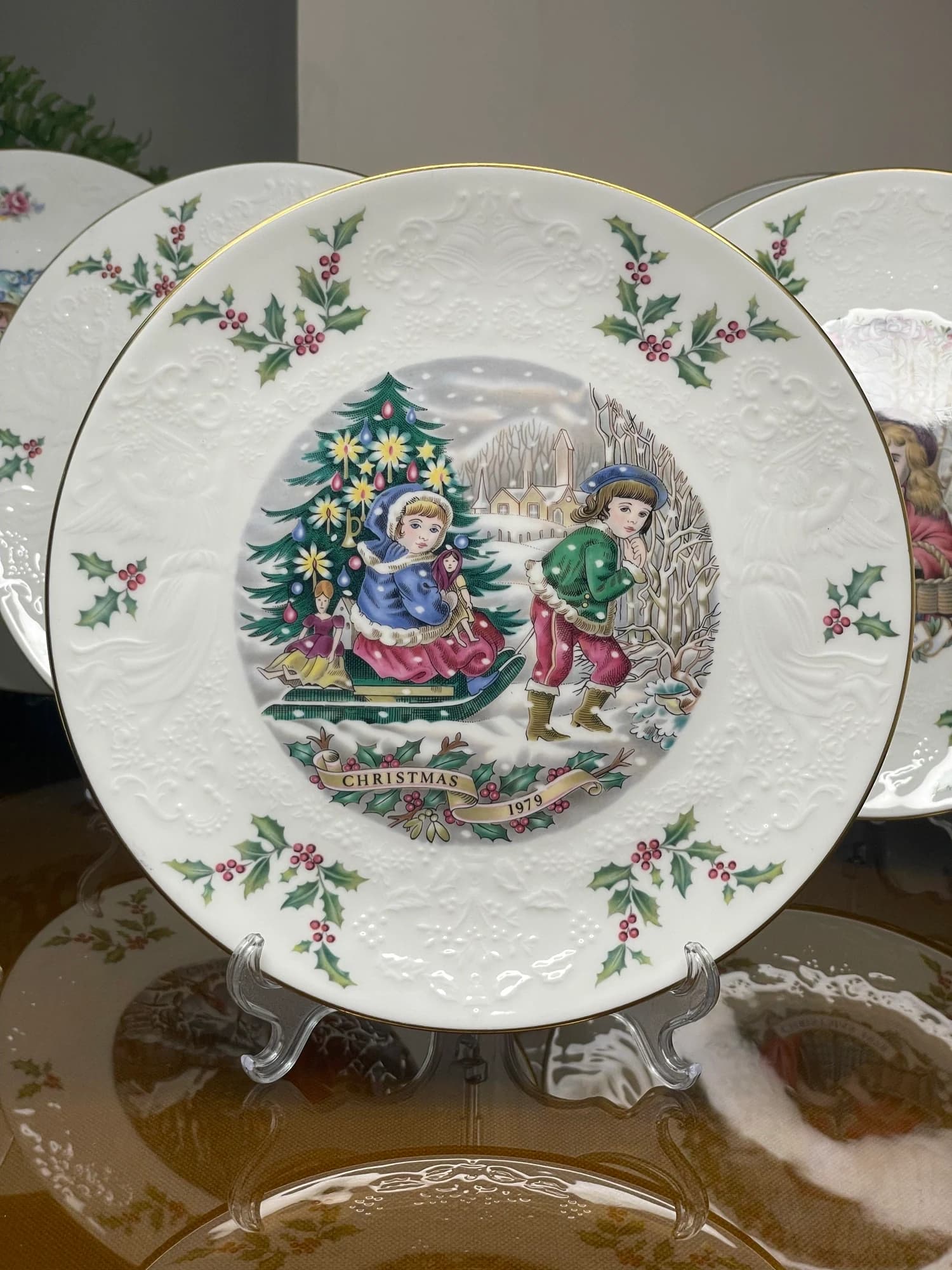 دیوارکوب رویال دالتون کریسمس ۱۹۷۹؛ سورتمه و درخت