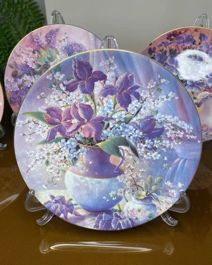 دیوارکوب وجوود زنبق بنفش Violet Cantata طلاکوب