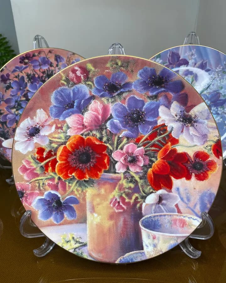 دیوارکوب وجوود گل‌های رنگی Bright Fantasia طلاکوب
