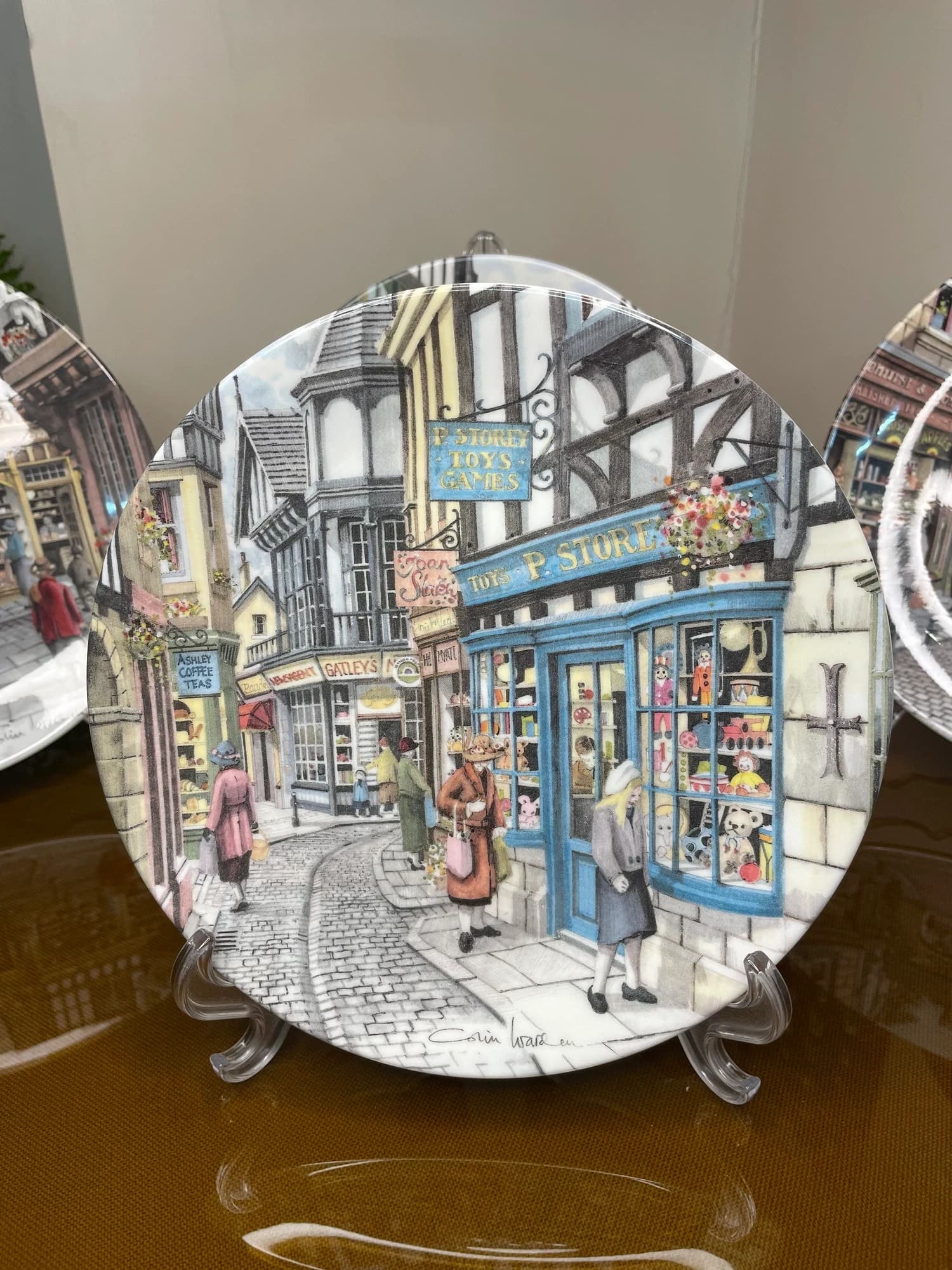 دیوارکوب رویال دالتون مغازه اسباب‌بازی The Toy Shop