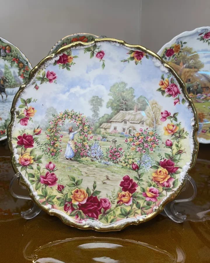 دیوارکوب رویال آلبرت باغ رز Old Country Roses طلاکوب