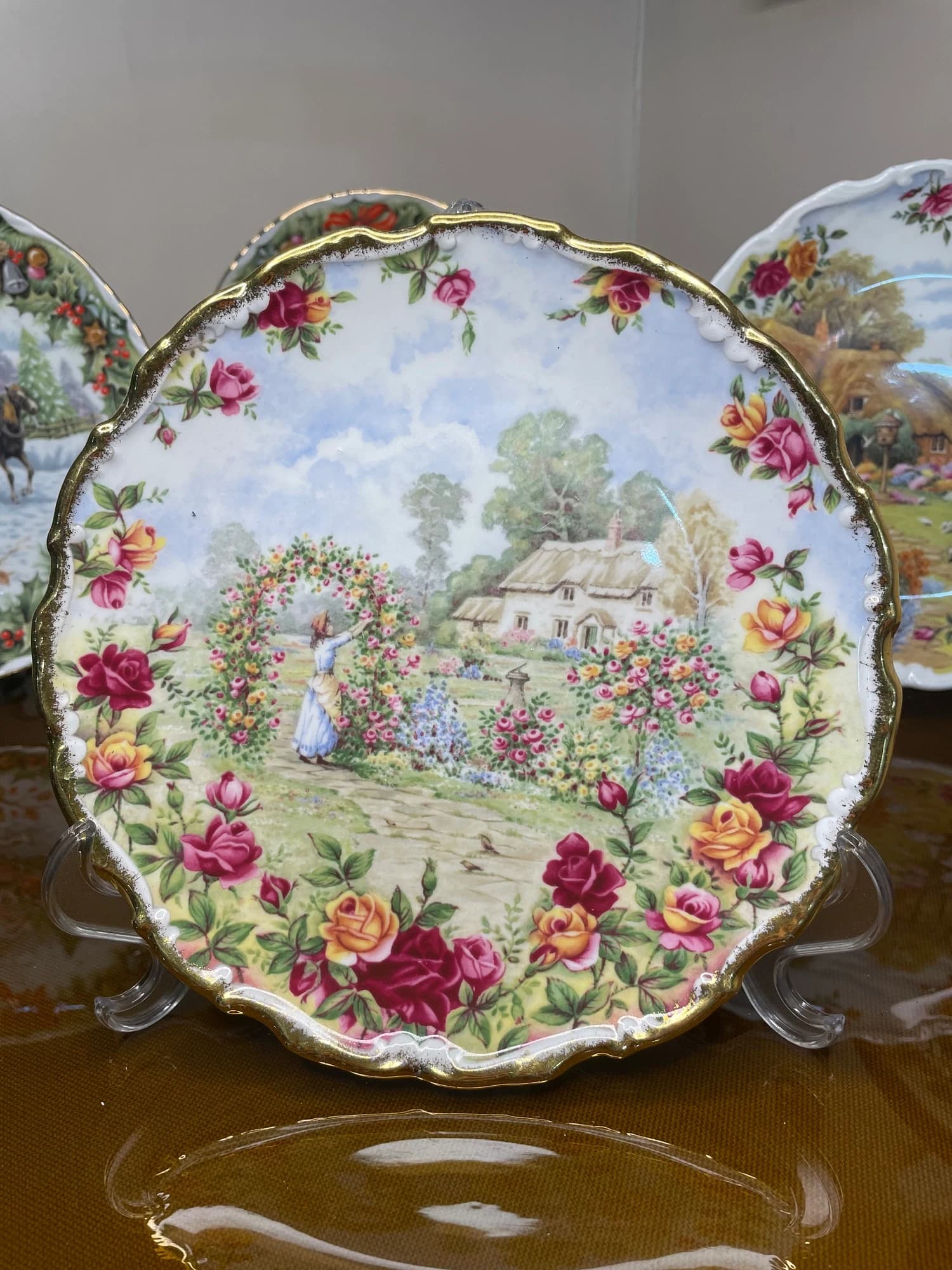 دیوارکوب رویال آلبرت باغ رز Old Country Roses طلاکوب