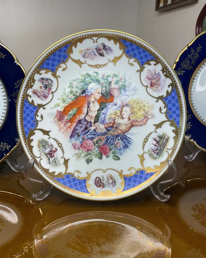 دیوارکوب لیموج زیبای خفته Sleeping Beauty طلاکوب