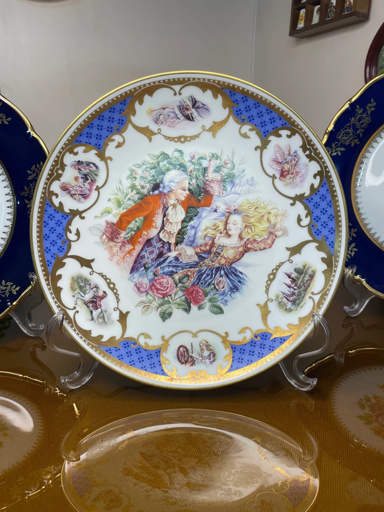 دیوارکوب لیموج زیبای خفته Sleeping Beauty طلاکوب