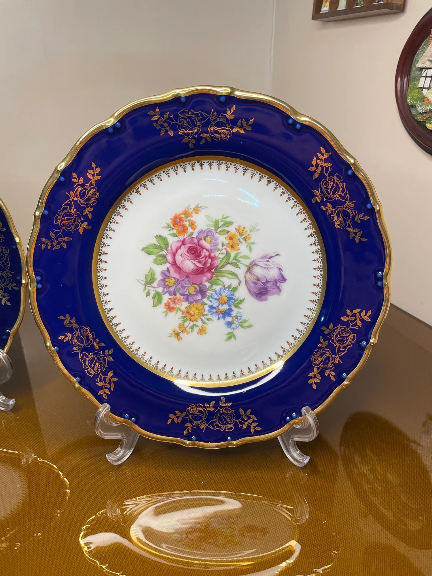 دیوارکوب کبالت کارلسباد؛ رز و غنچه بنفش طلاکوب