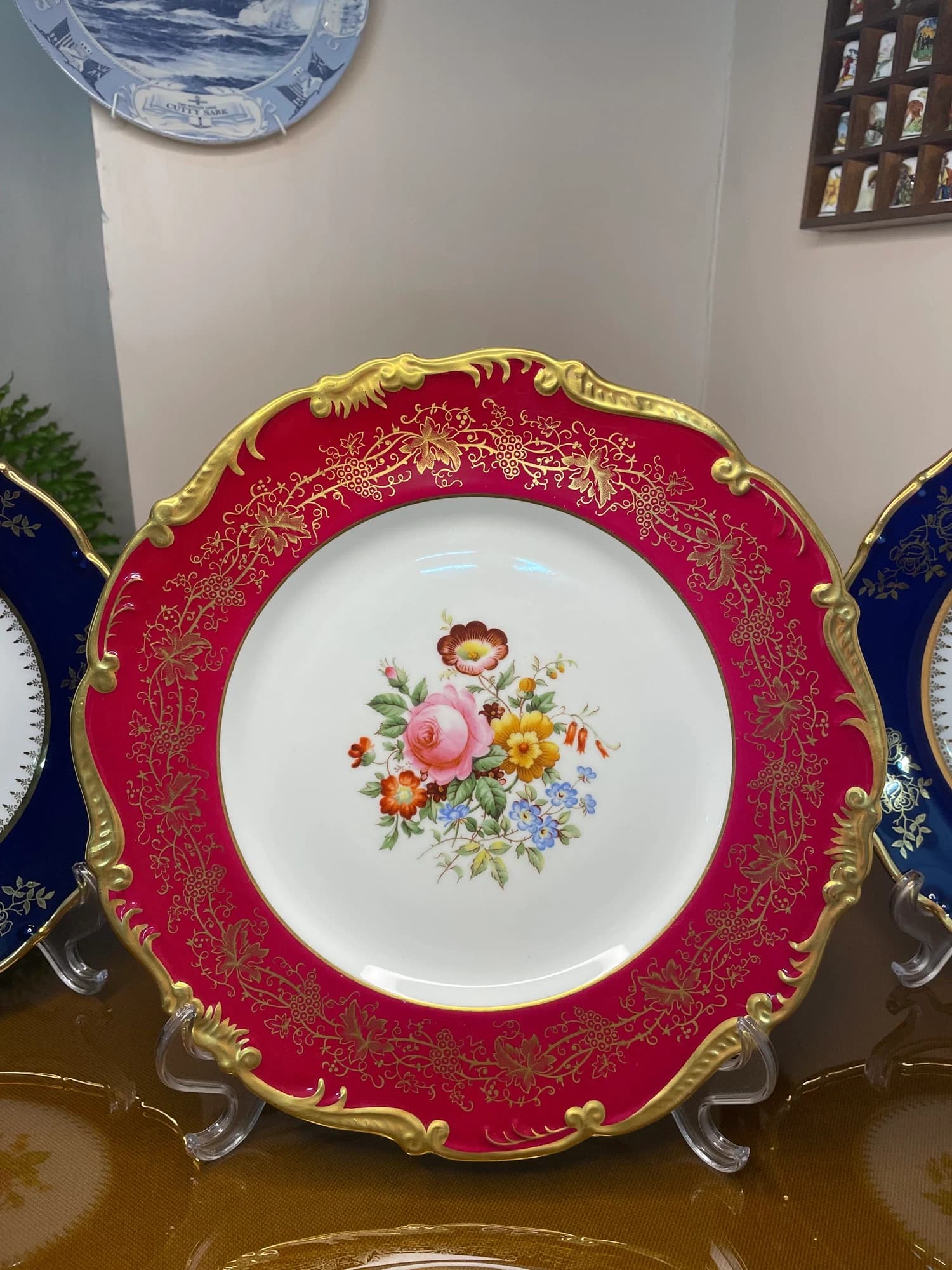 دیوارکوب کولپورت هیزلتون Hazelton؛ قرمز طلاکوب