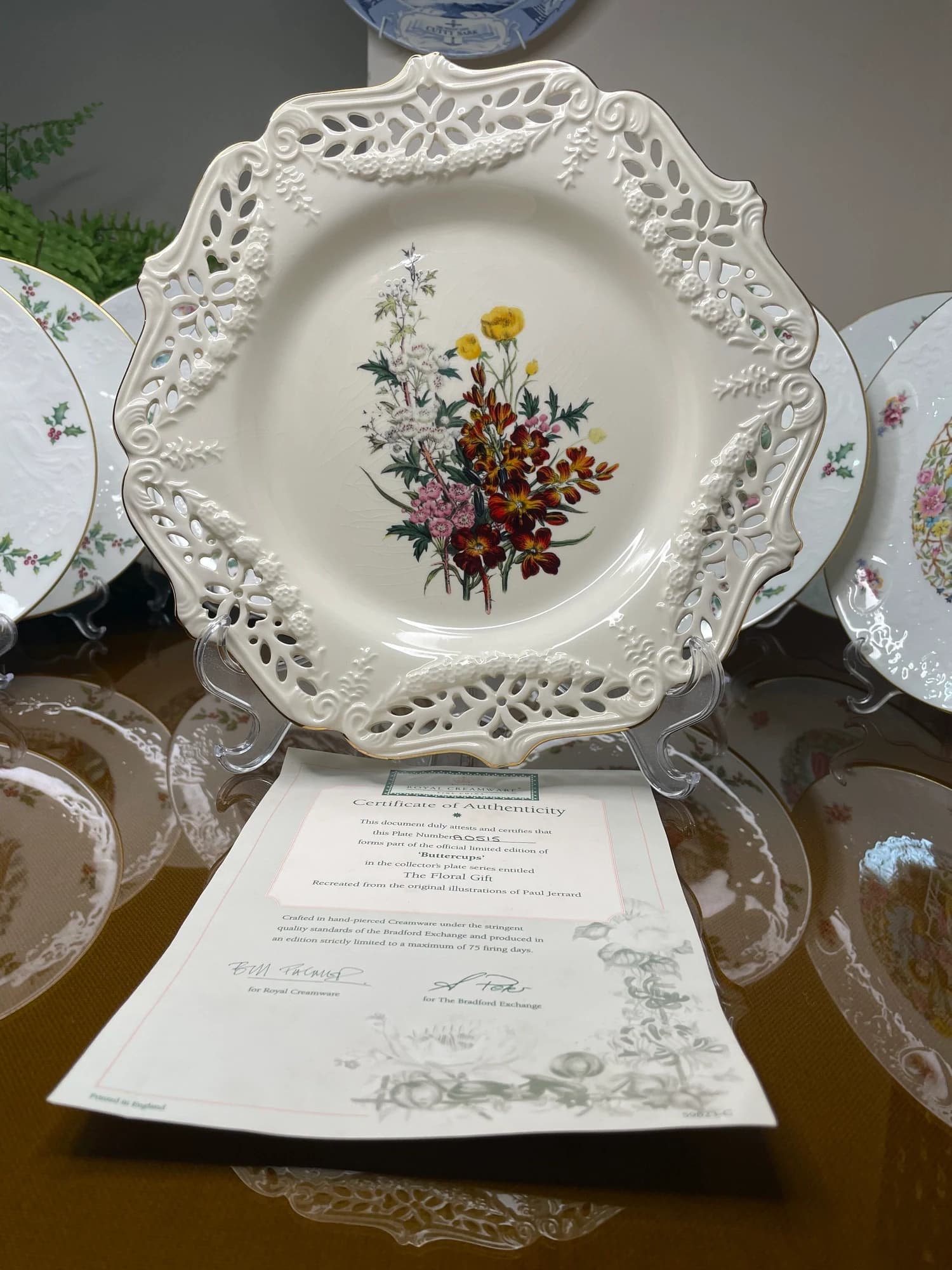 دیوارکوب رویال کریم‌ور گل آلاله Buttercups؛ مشبک طلاکوب