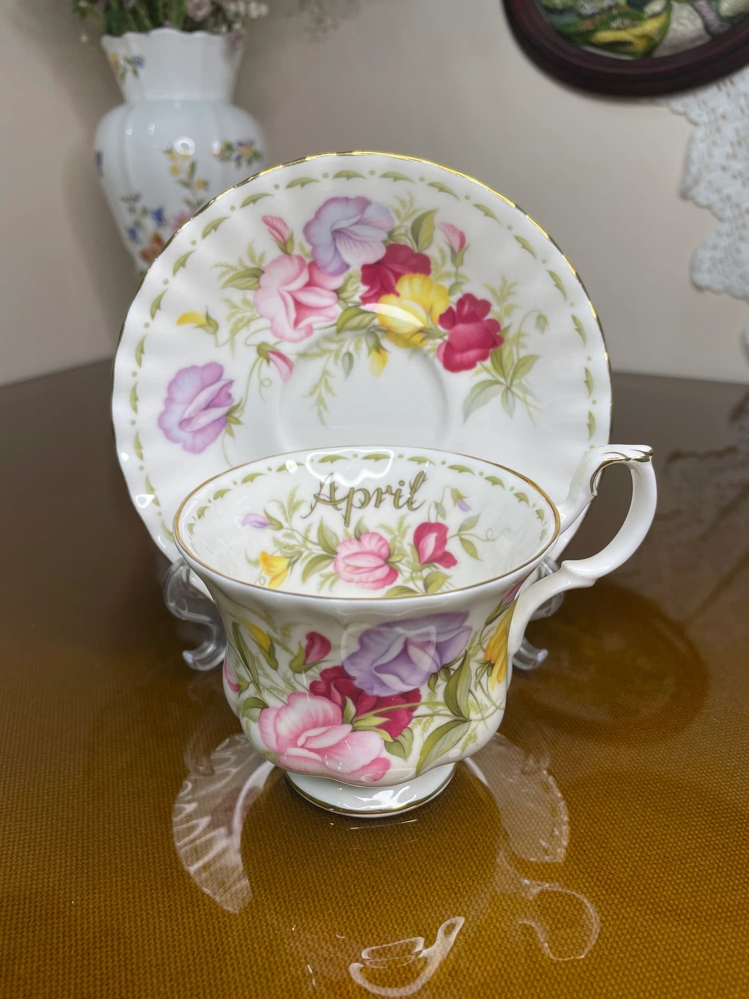فنجان و نعلبکی رویال آلبرت April؛ گل نخود معطر