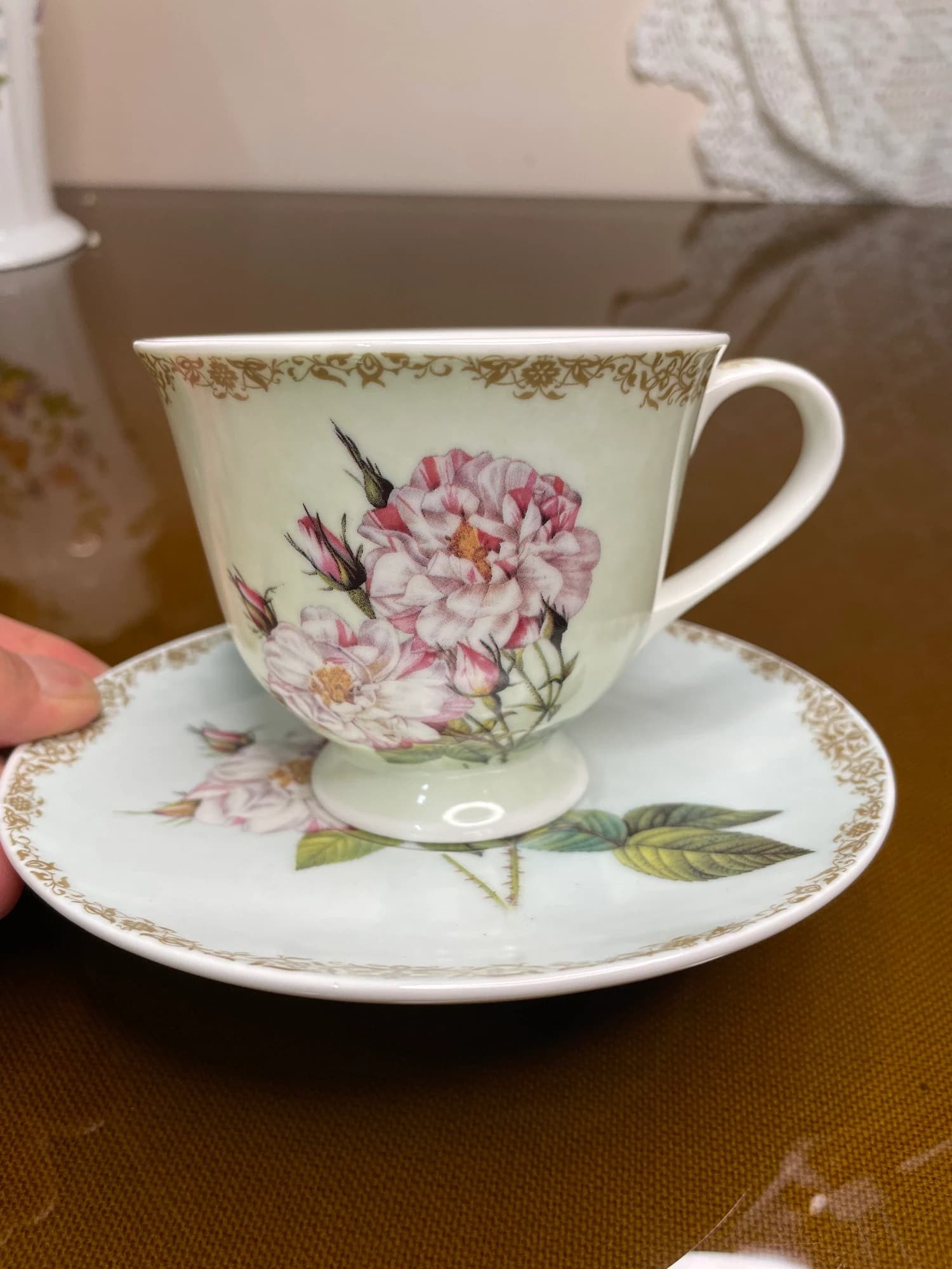 فنجان و نعلبکی لئوناردو سبز روشن با رز صورتی؛ تصویر اصلی