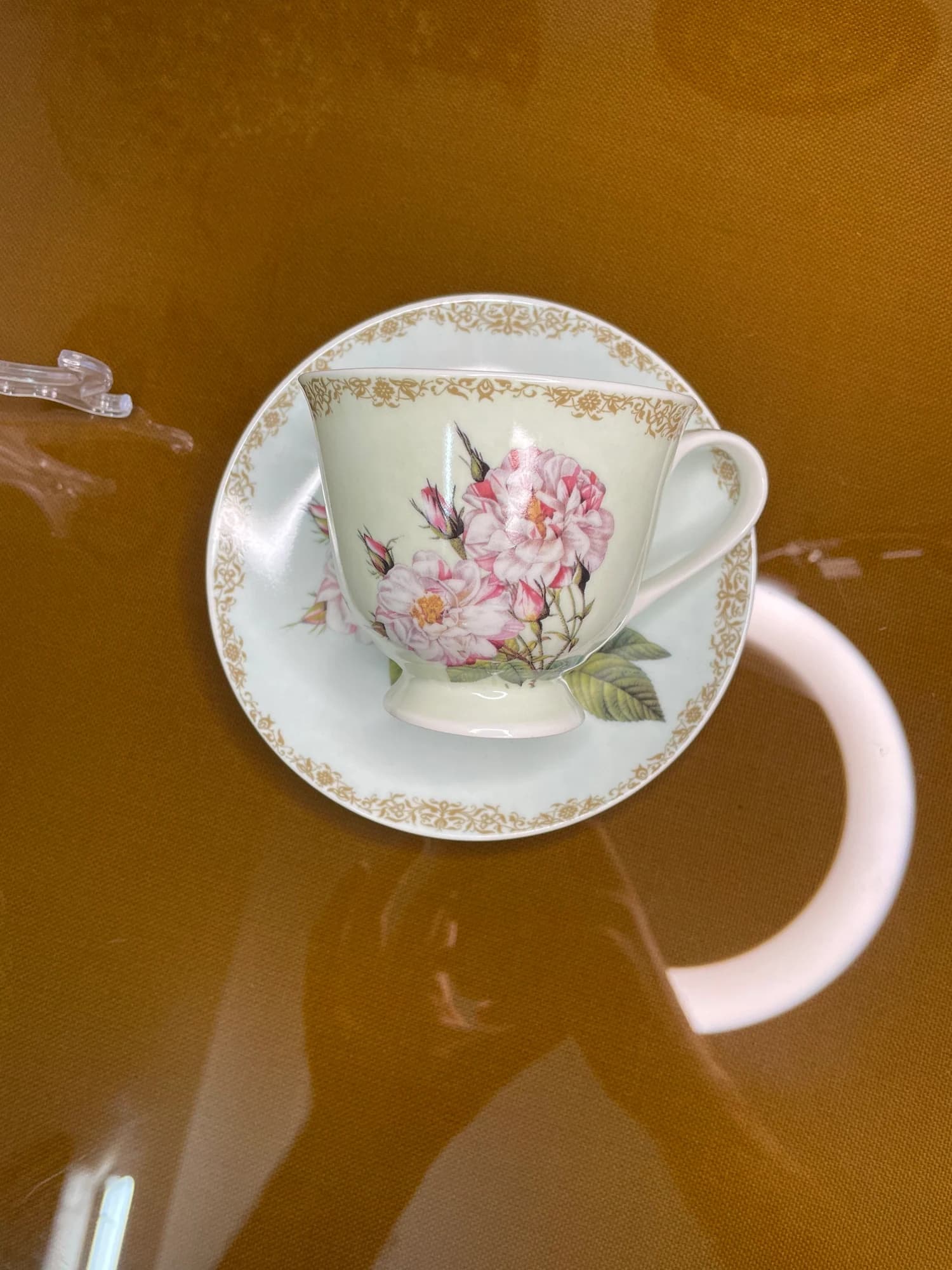 فنجان و نعلبکی لئوناردو سبز روشن با رز صورتی؛ نمای 3 از طرح، جزئیات و مشخصات قطعه