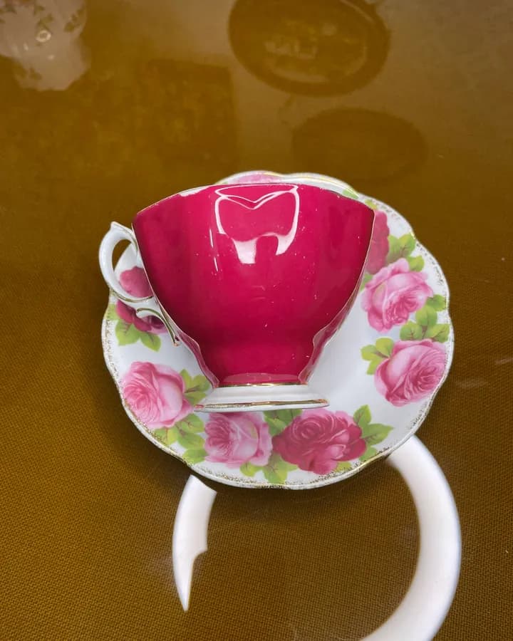 فنجان و نعلبکی رویال آلبرت Old English Rose زرشکی