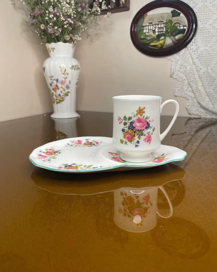 ست فنجان و سینی پذیرایی انگلیسی با حاشیه فیروزه‌ای