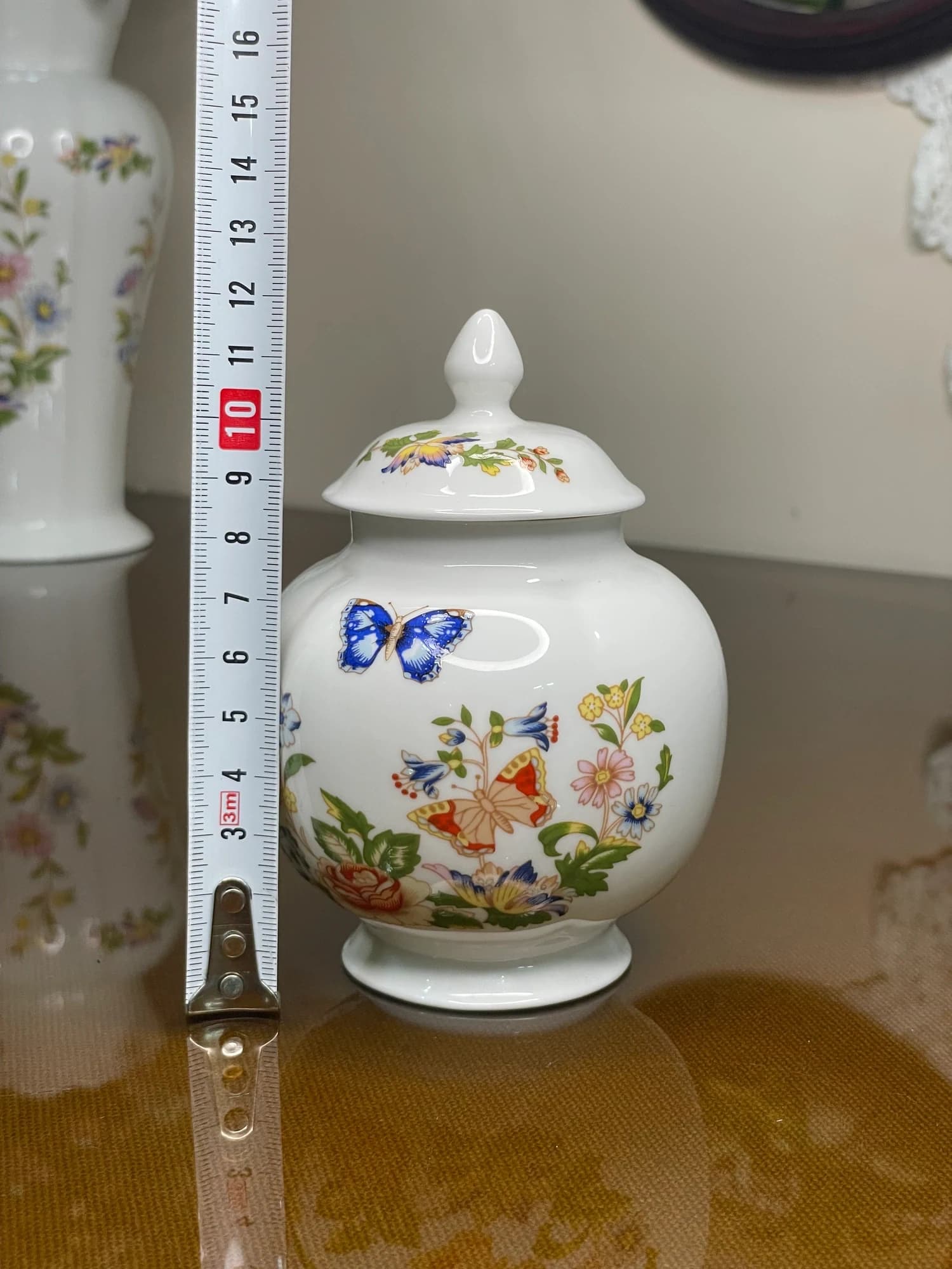 ظرف دردار آینسلی Cottage Garden؛ گل‌ها و پروانه‌ها؛ اندازه‌گیری ارتفاع ظرف با در