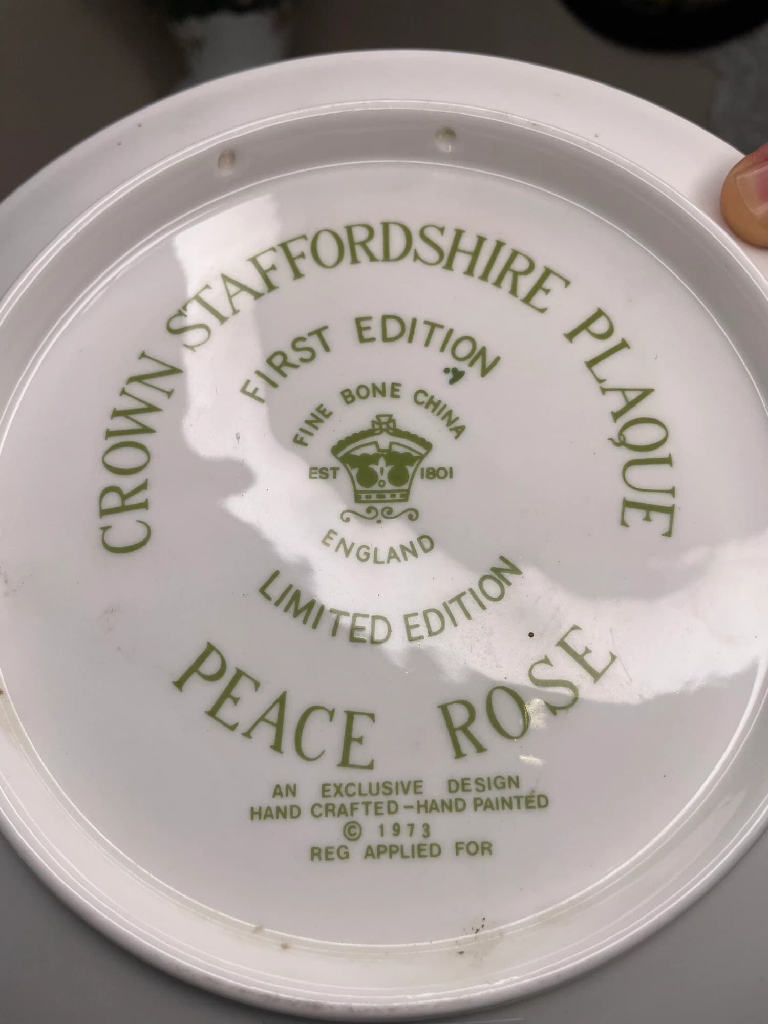 دیوارکوب کراون استافوردشر Peace Rose؛ روز مادر ۱۹۷۳، نسخه‌محدود؛ مهر کراون استافوردشر و اطلاعات چاپ اول نسخه‌محدود