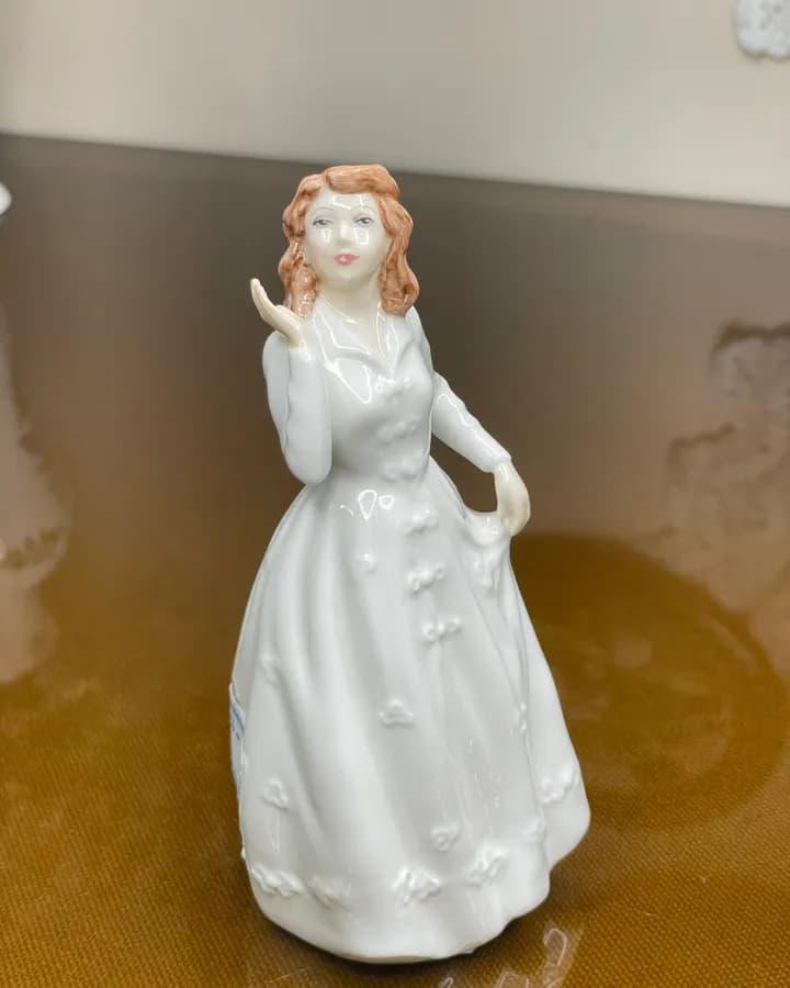 مجسمه رویال دالتون جوی Joy؛ مدل HN3875
