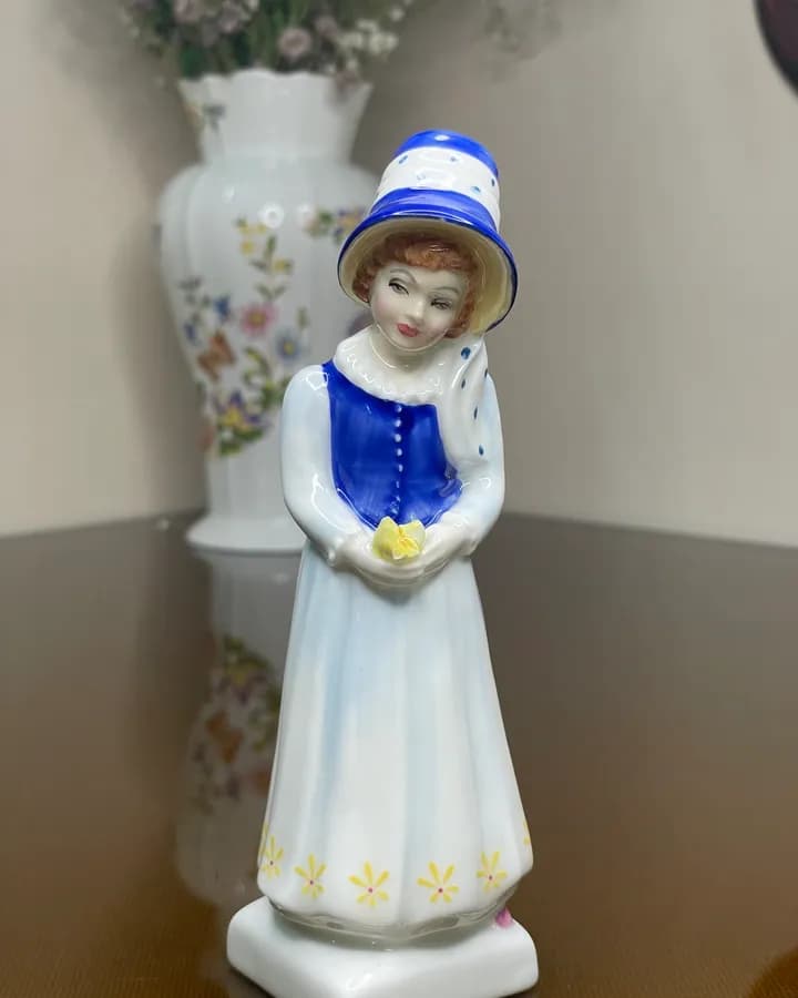 مجسمه رویال دالتون لوسی Lucy HN2863؛ دارای ترک گردن