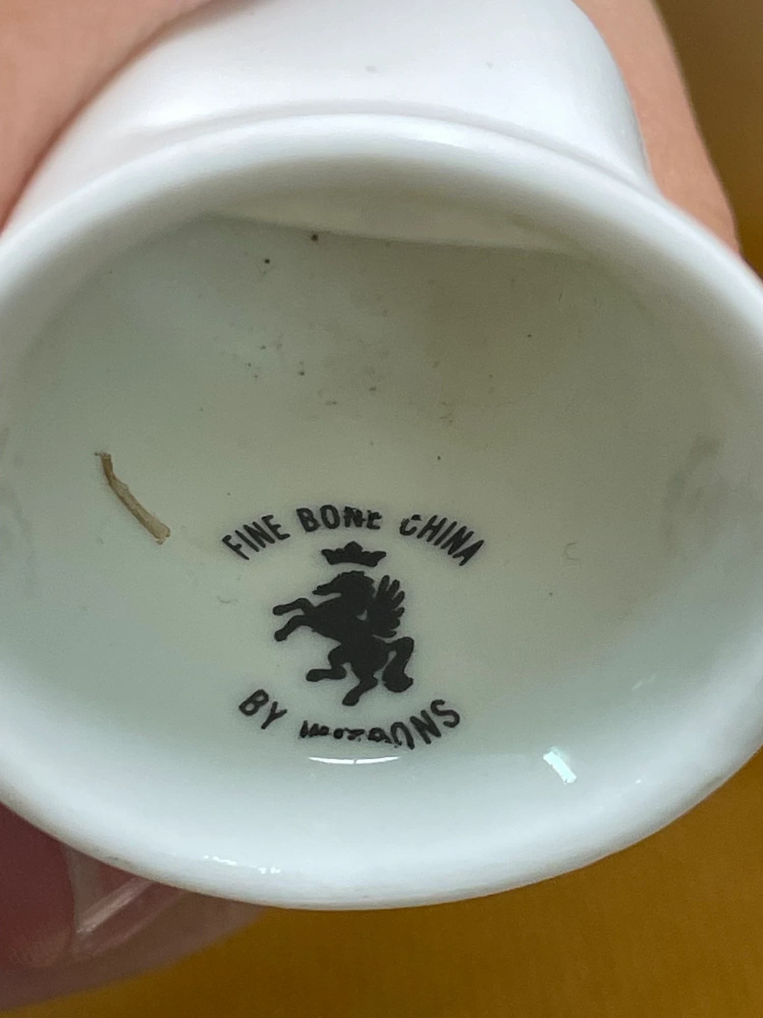 زنگوله واتسونز ژانویه January؛ گل‌های صورتی و زرد؛ مهر واتسونز و عبارت Fine Bone China