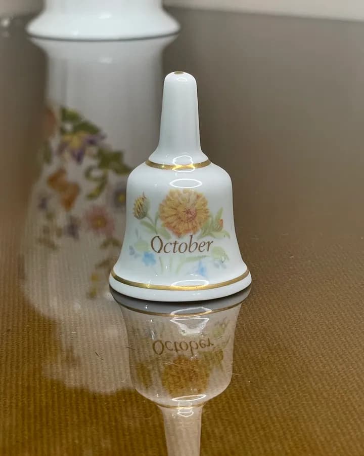 زنگوله واتسونز اکتبر October؛ گل پرپر زرد و صورتی